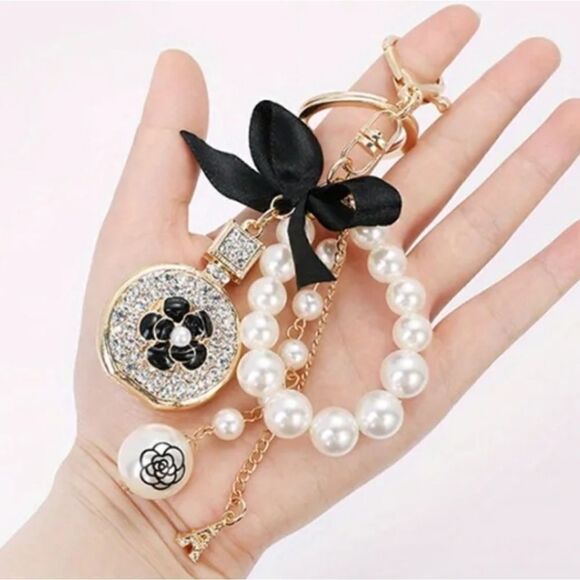 Elegant Pearl and Black bag charm and Key Holder - Picture 1 of 5